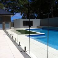 Can 6mm safety glass be cut to size?