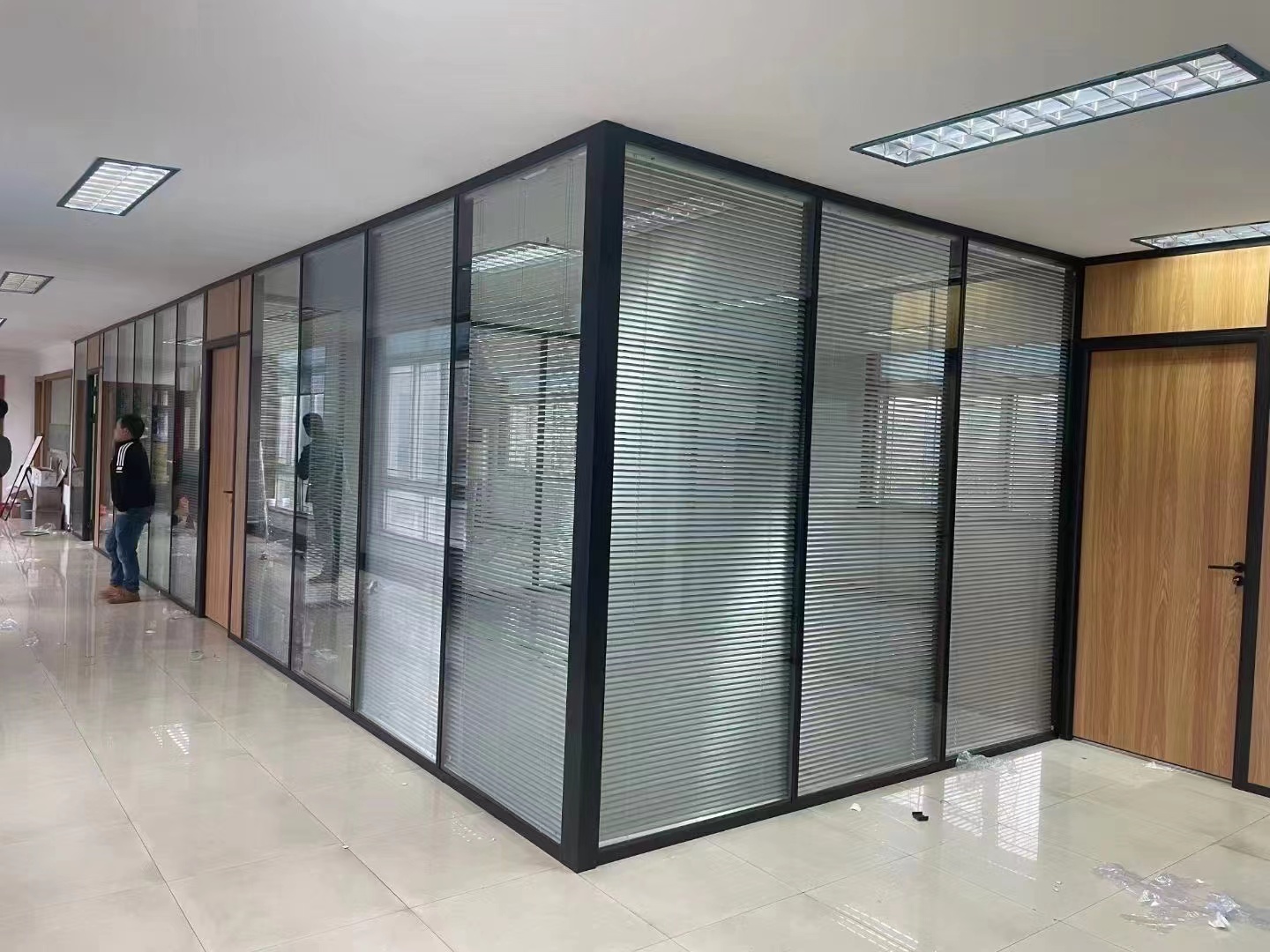 Tempered Glass Office Partitions & Meeting Room Wall Dividers