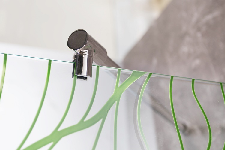 Cheap Hinged Frameless Tub Door.jpg